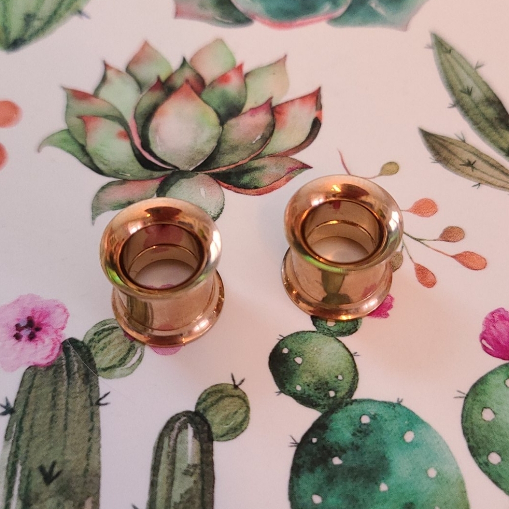 00 gauge, Rose Gold, threaded metal tunnels